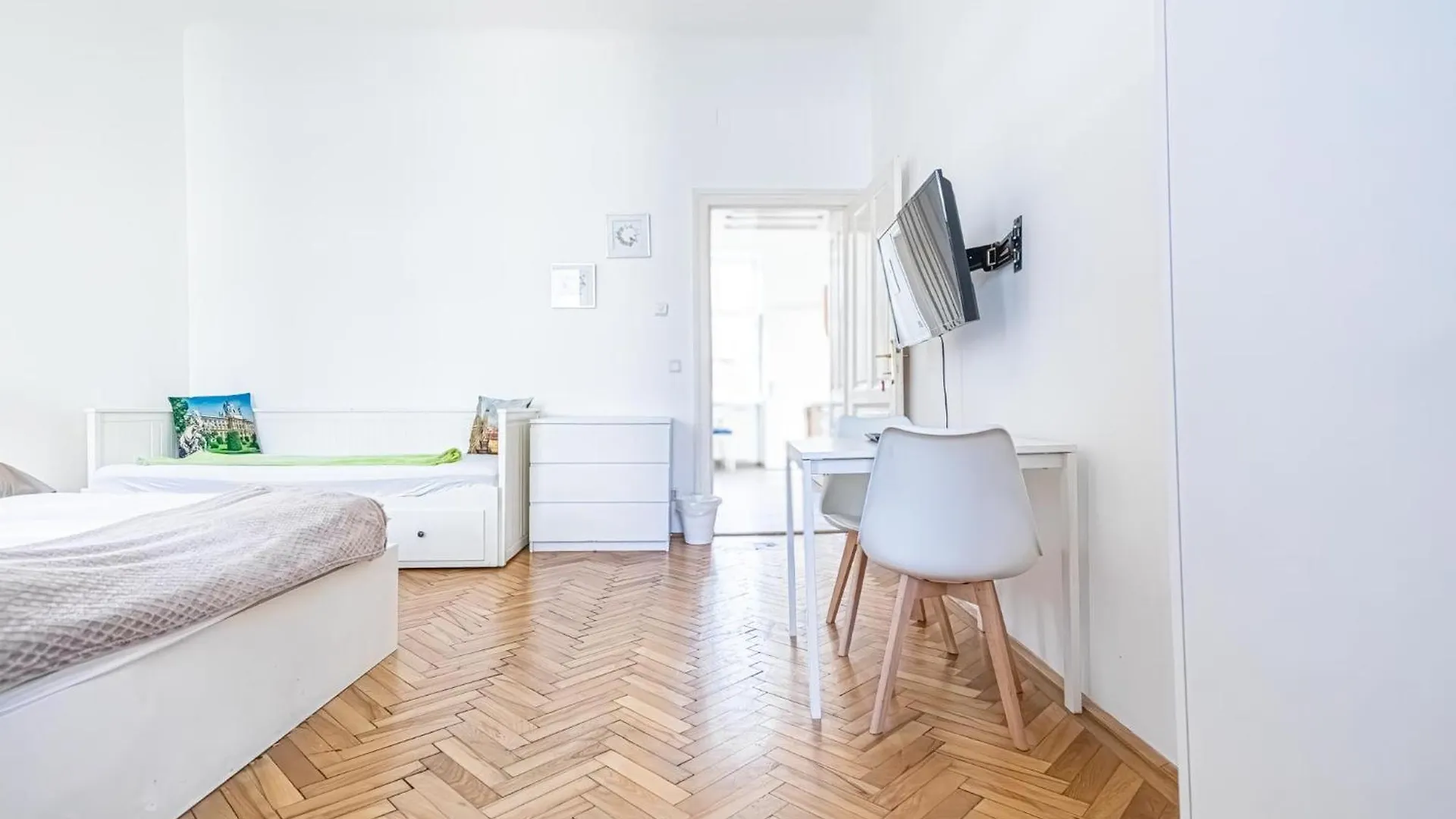 Stylish & Comfy 2Br Apt Great For Longstays 0*, Vienna
