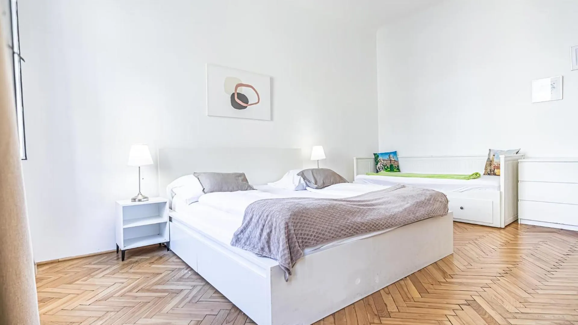 Stylish & Comfy 2Br Apt Great For Longstays location