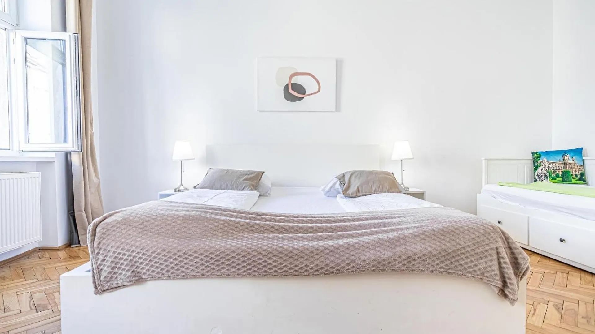 Stylish & Comfy 2Br Apt Great For Longstays Vienne